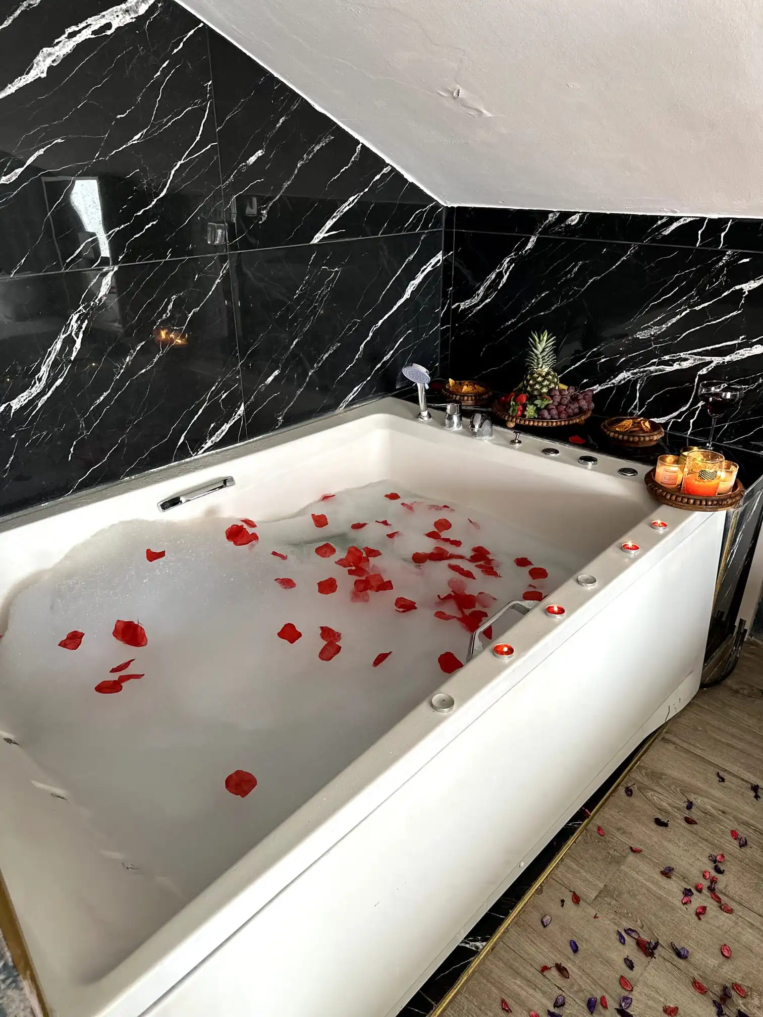 Sefaköy metrobüs ve İstanbul Aydın Üniversitesi yakını otel konumu